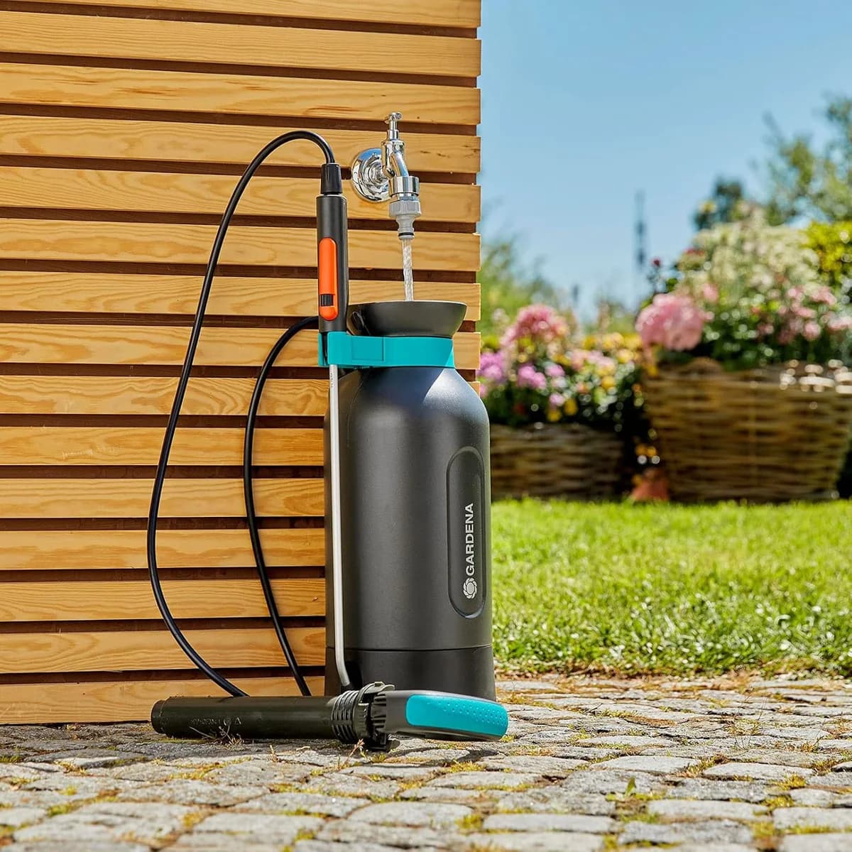 Gardena Basınçlı Püskürtücü 5 L 11130-20 — Püskürtücü ve hortum