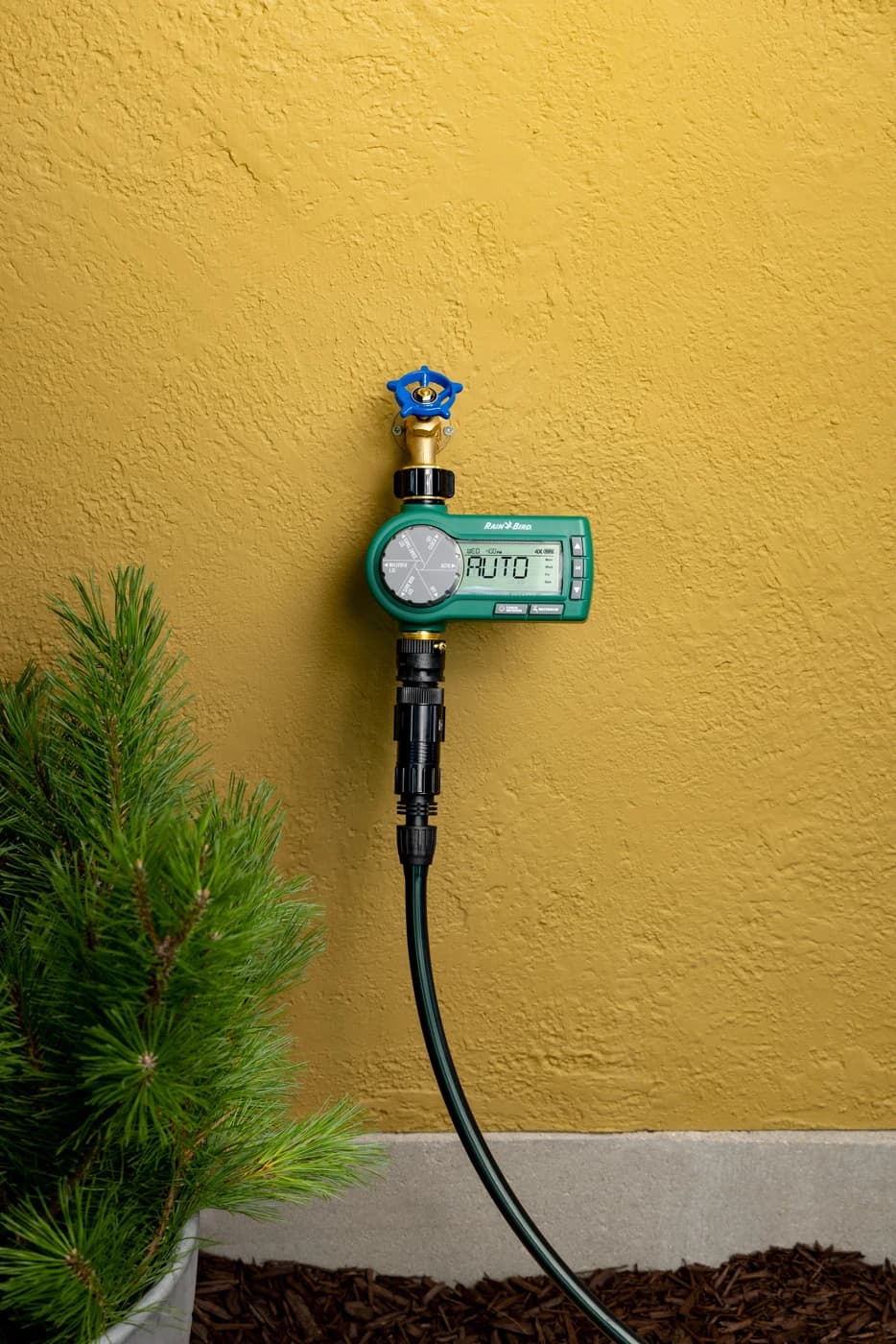 Rain Bird HT2-BSP Premium Musluk Tipi Zamanlayıcı — Premium musluk zamanlayıcısının üretici kullanım örneği; diş standardı seçilen ürüne göre kontrol edilir